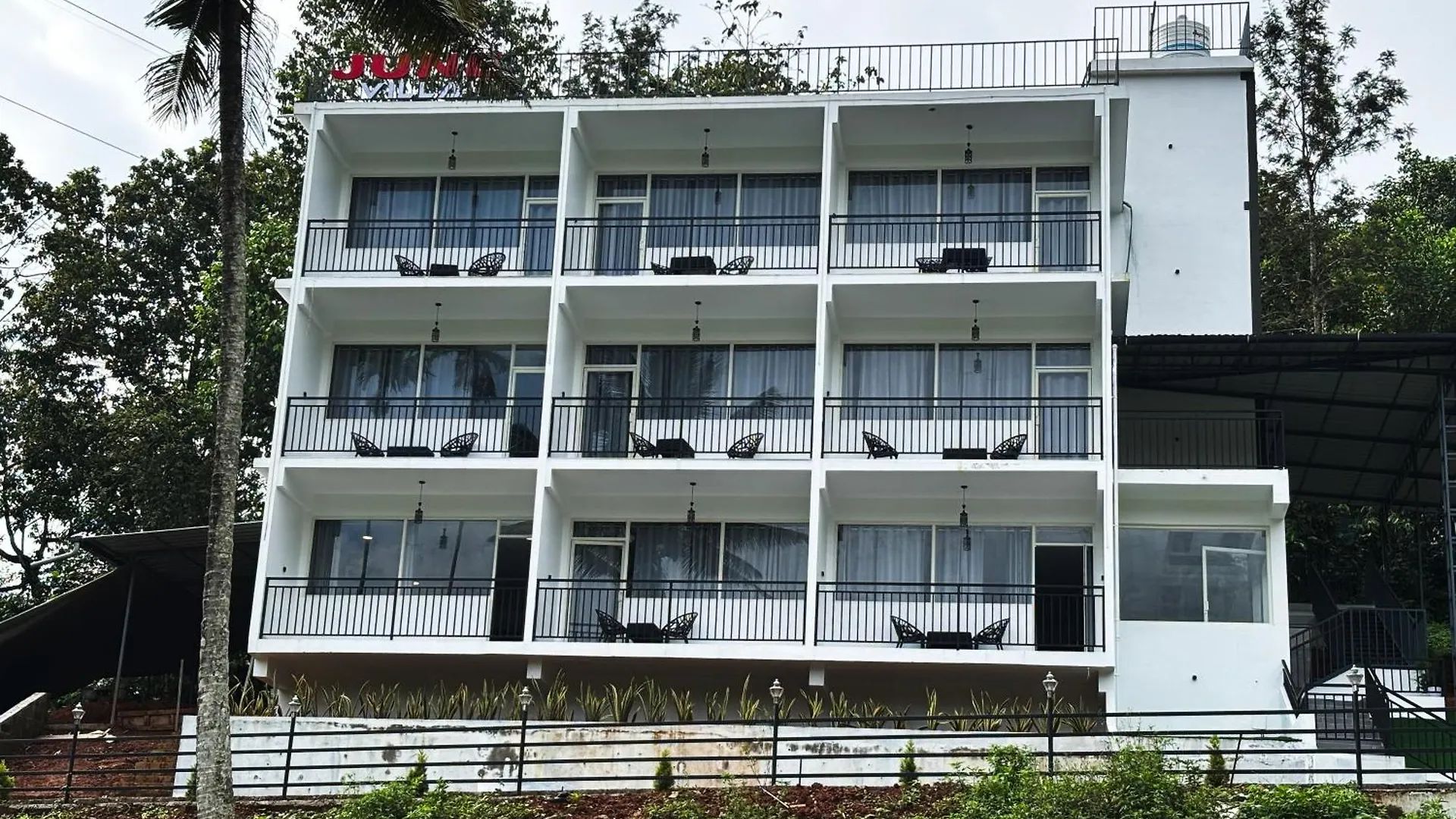 מלון Anachal June Boutique Villa